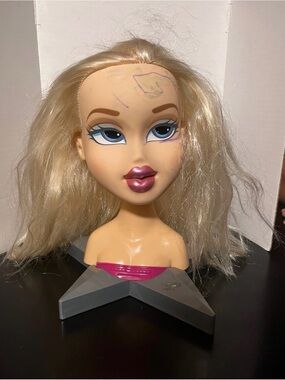 Vintage Bratz Funky Fashion Makeover Styling Doll Head Cloe MGA 2002 Blonde Hair